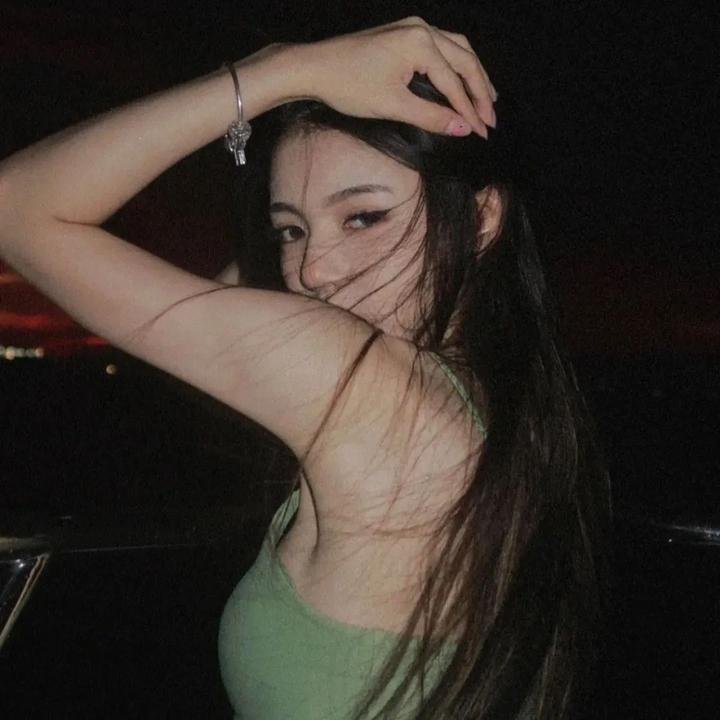 穿着旗袍的女孩
